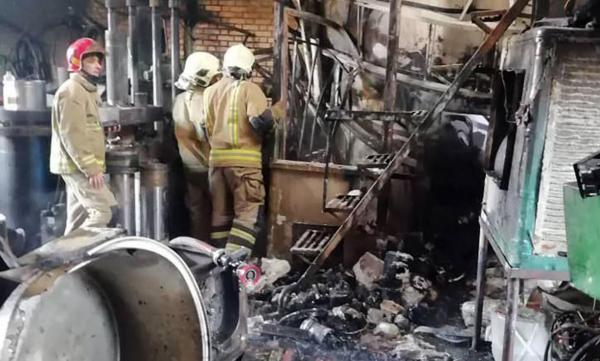 حادثه آتش سوزی کارگاه صنعتی در جاده خاوران جان یک کارگر 32 ساله را گرفت