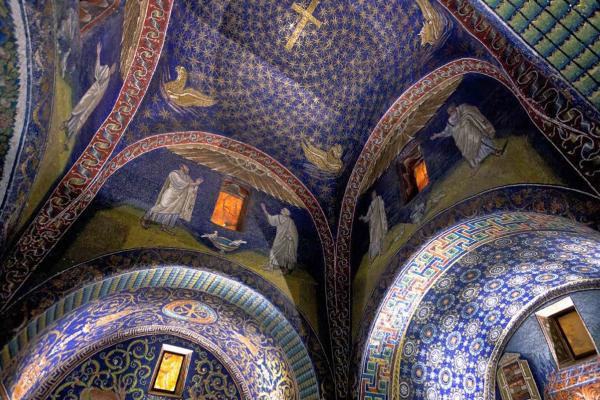 galla placidia mausoleum مقبره گالا پلاچیدیا: نگین هنر بیزانسی در قلب راونا